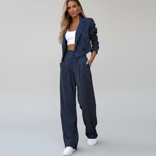 Elegant women's suit - Regina 0
