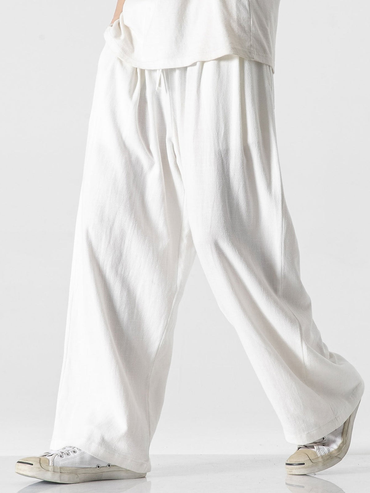 Men's trousers with a wide cut, elasticated waistband and drawstring 6