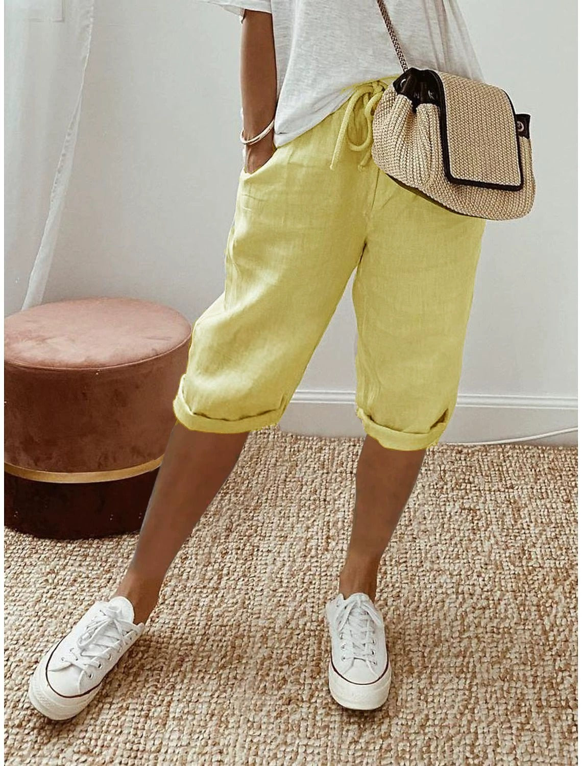 Women's Capri Pants with a Loose Cut for Warm Days - A Fashionable and Comfortable Summer Style 3