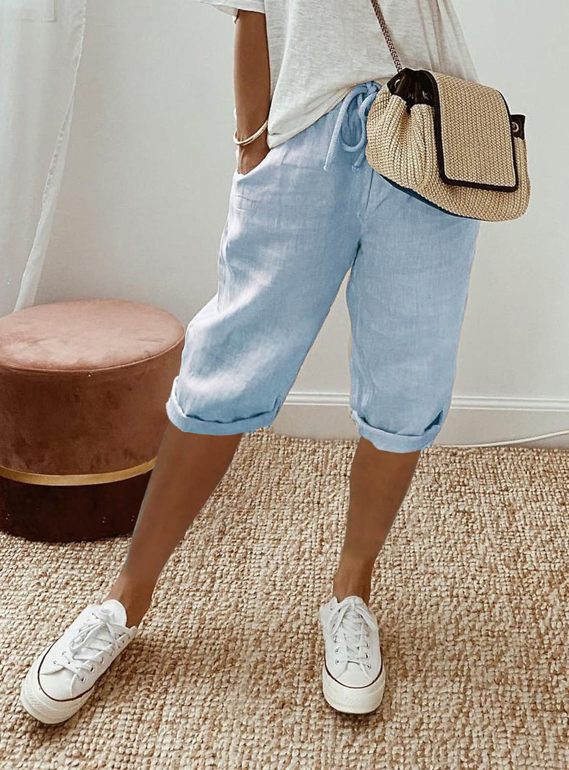 Women's Capri Pants with a Loose Cut for Warm Days - A Fashionable and Comfortable Summer Style 4